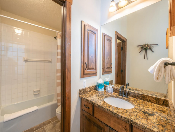 Walk to lift Vacation Condo Three Bedroom in Park City